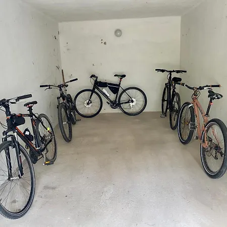 Bonita & Garage *